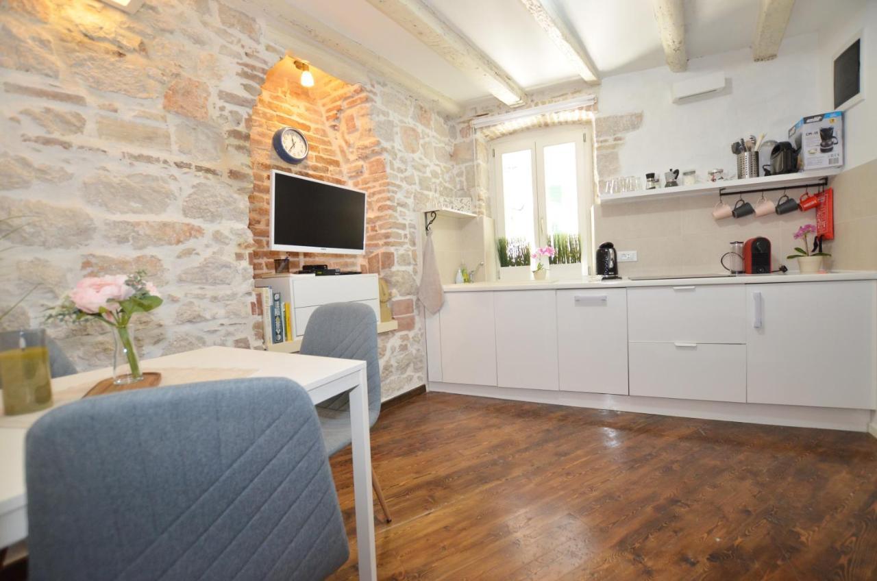 Pisinium Apartment Ρόβινι Εξωτερικό φωτογραφία